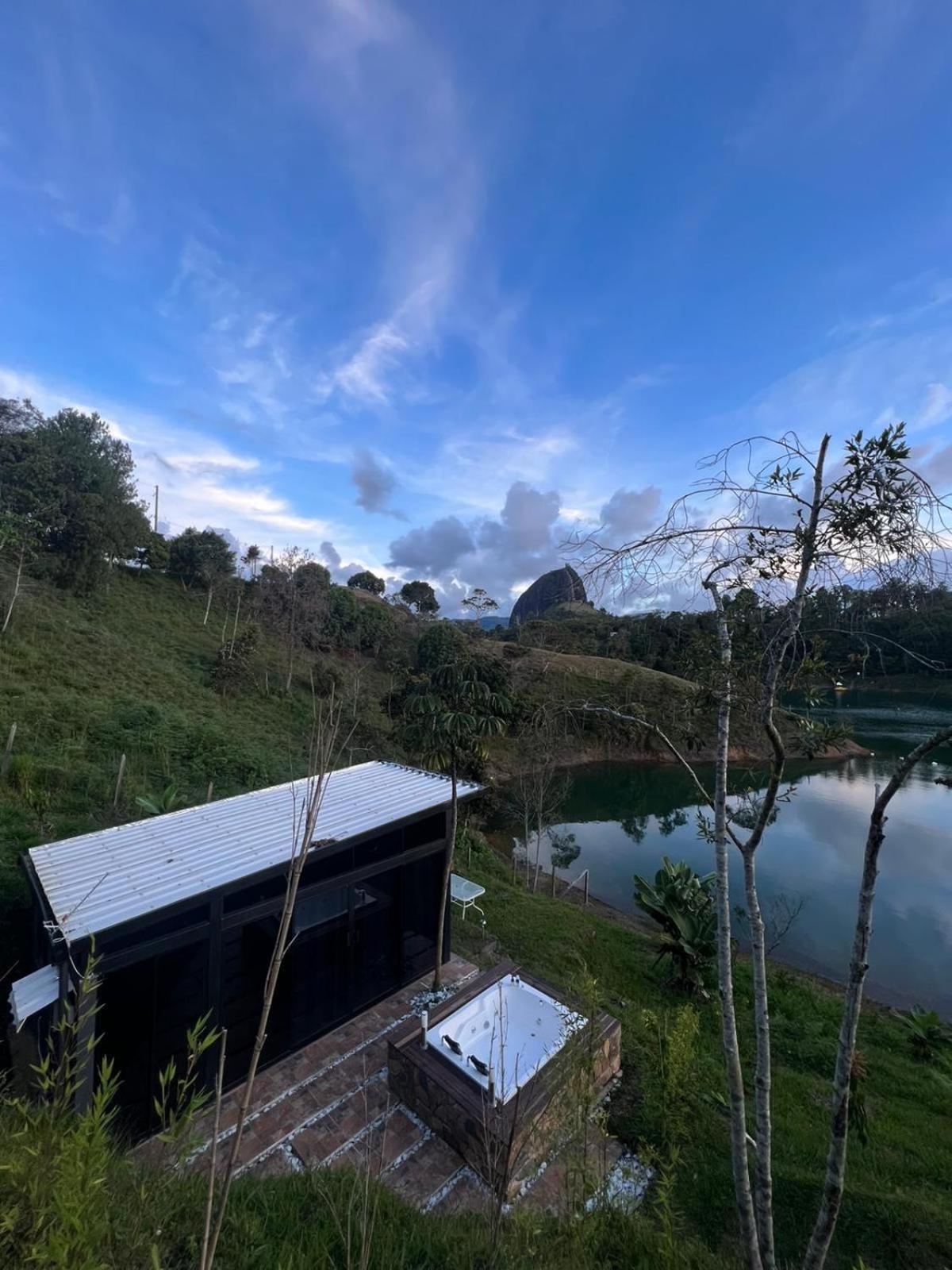 Cabana Privada Sin Prisa "Not Rush" Preciosa! Con Jacuzzi, Vista Y Acceso Directo Al Embalse, Vista A La Piedra , Deporte Acuatico Paddle Board And Breakfast Incluidos ! Imperdible Guatapé Екстериор снимка