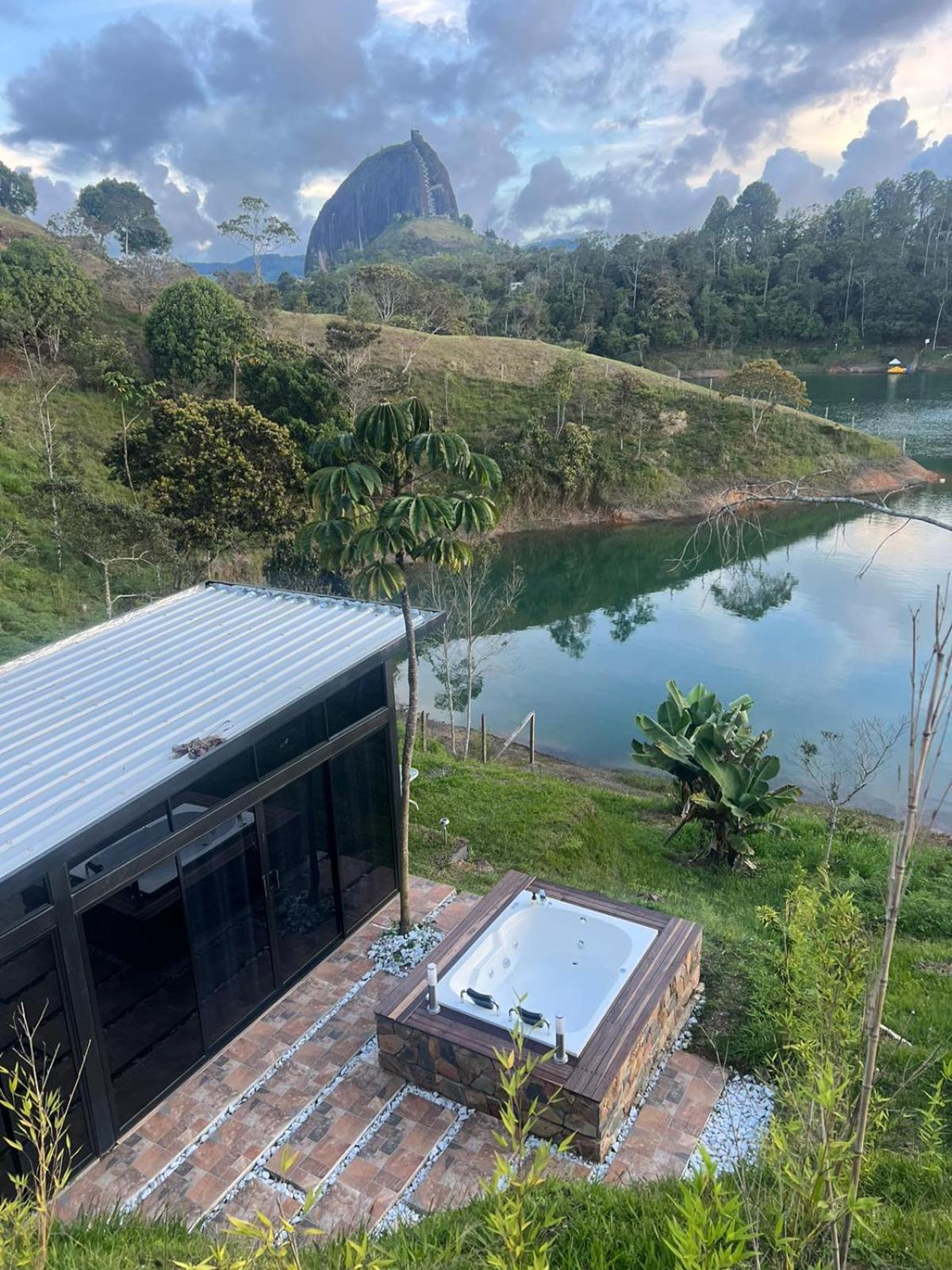 Cabana Privada Sin Prisa "Not Rush" Preciosa! Con Jacuzzi, Vista Y Acceso Directo Al Embalse, Vista A La Piedra , Deporte Acuatico Paddle Board And Breakfast Incluidos ! Imperdible Guatapé Екстериор снимка