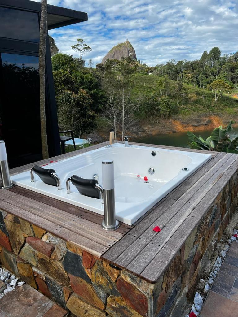 Cabana Privada Sin Prisa "Not Rush" Preciosa! Con Jacuzzi, Vista Y Acceso Directo Al Embalse, Vista A La Piedra , Deporte Acuatico Paddle Board And Breakfast Incluidos ! Imperdible Guatapé Екстериор снимка